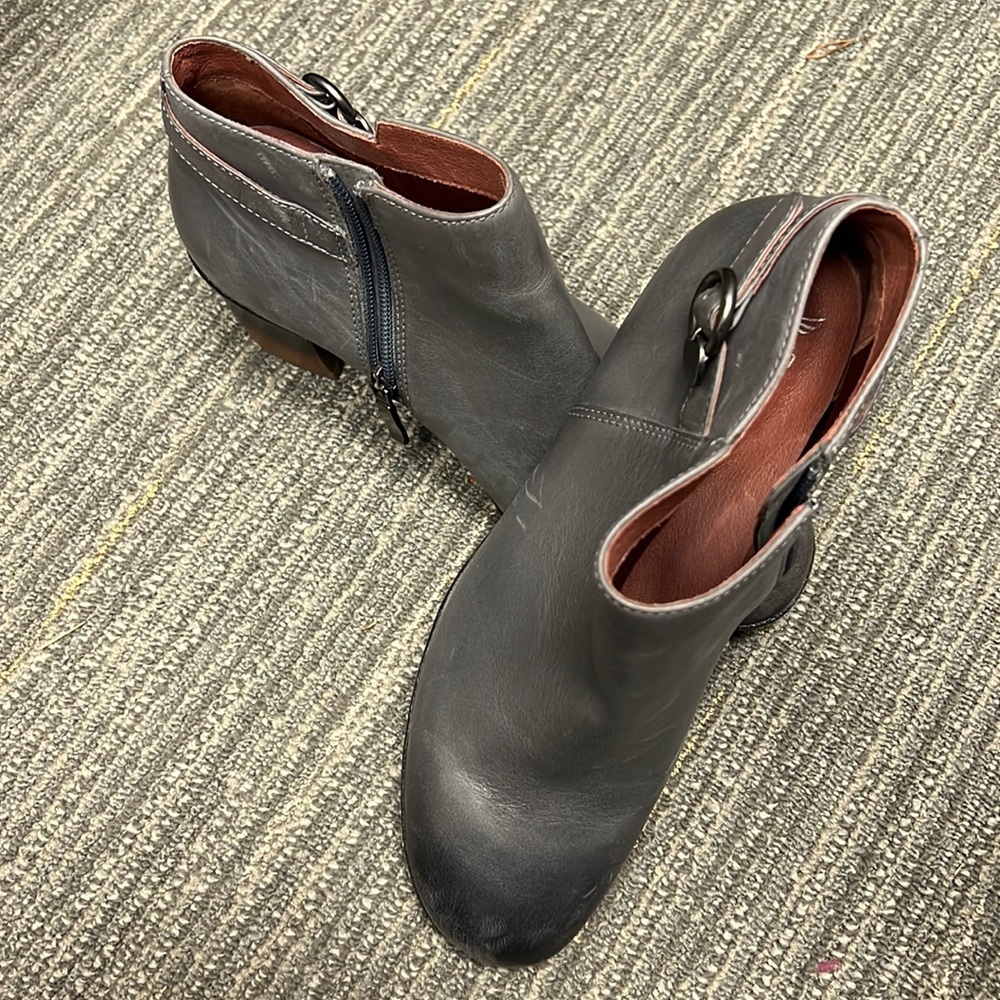 Dansko Gray Burnished Leather Waterproof Boot Size 39